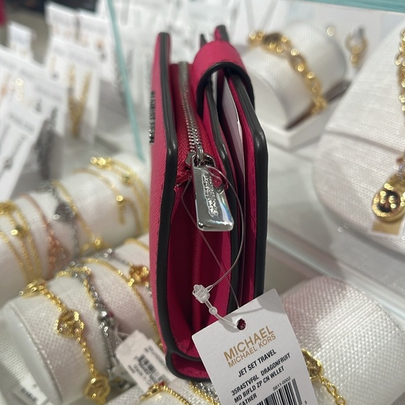 Michael Kors Medium Saffiano Leather Bifold Wallet
Dragonfruit 
NWT - Picture 13 of 16